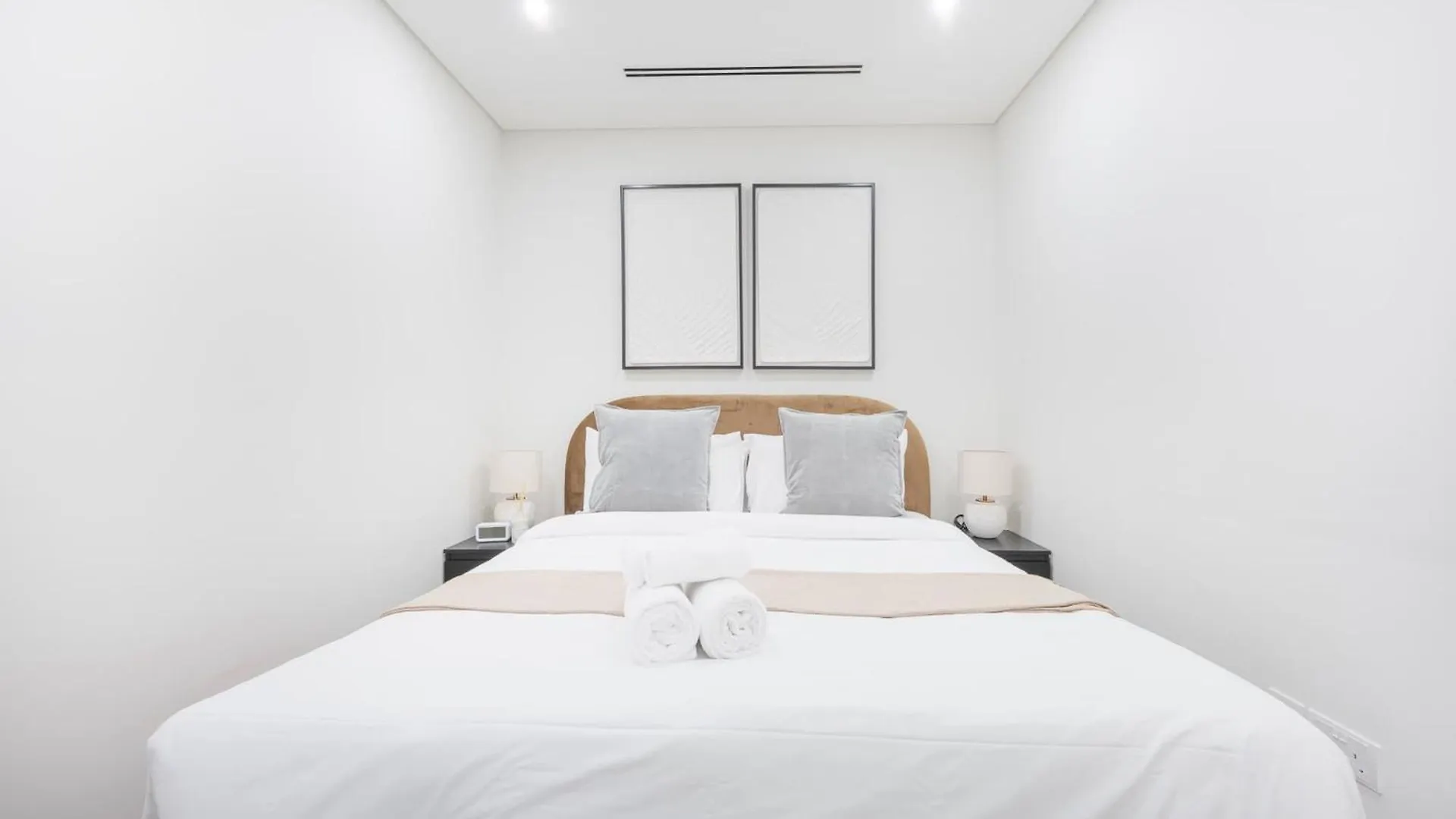 Luxury 2Br Apartment With Full Burj Khalifa View 2-Min Walk To Dubai Mall 0*,  United Arab Emirates